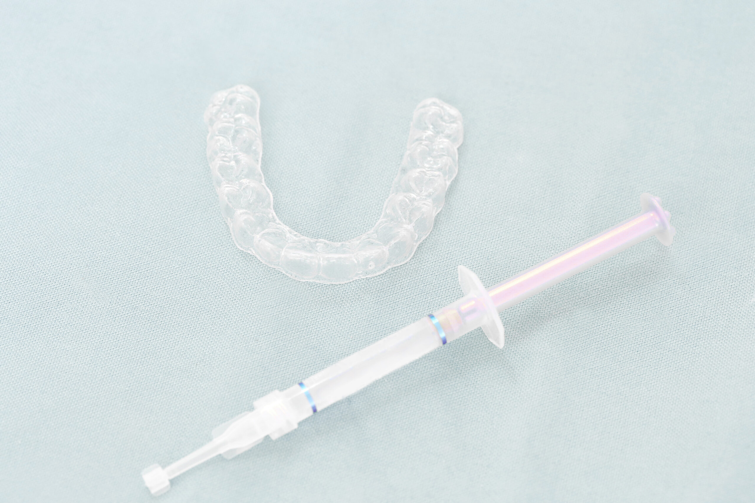 トレーとホワイトニング剤お渡し